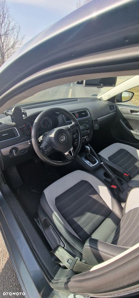 Volkswagen Jetta 2.0 TDI Highline Optimum DSG - 9