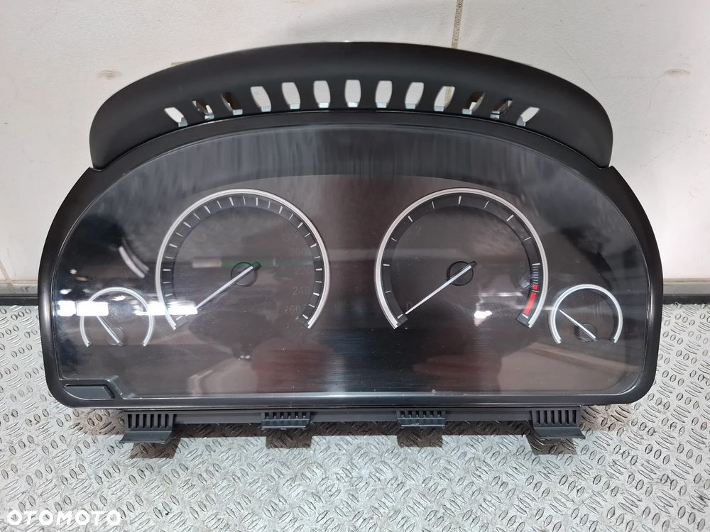 Licznik zegary BMW 5 F10 - F11 3,0 D Rok 2014 nr 17388410 - 1