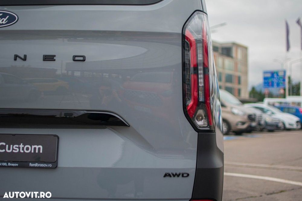 Ford Tourneo Custom - 14