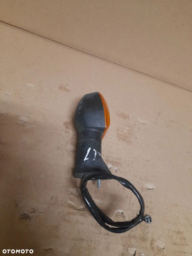 Suzuki gsr 750 kierunkowskaz lewy tył - 3