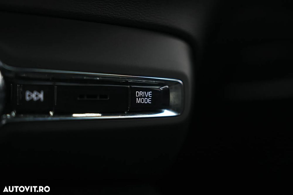 Volvo XC 40 T5 Recharge DKG RDesign Expression - 40