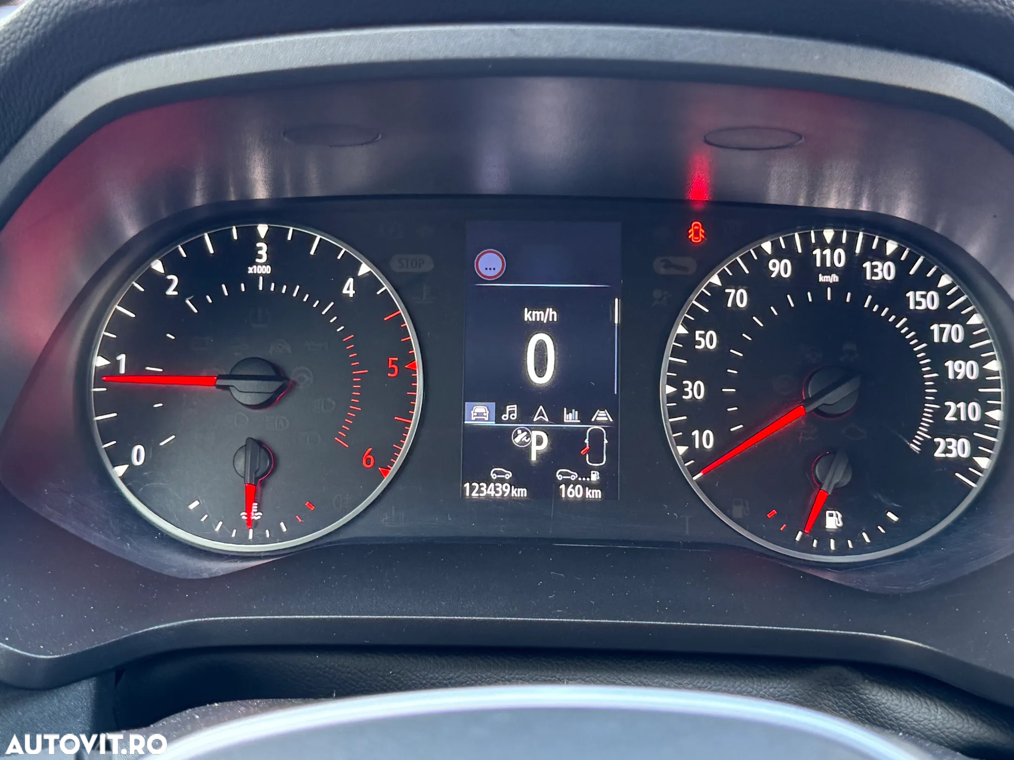 Renault Captur BLUE dCi 115 EDC BUSINESS EDITION - 25