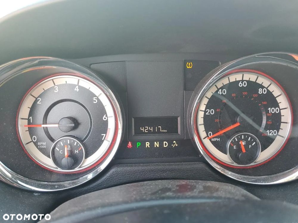 Dodge Grand Caravan - 12