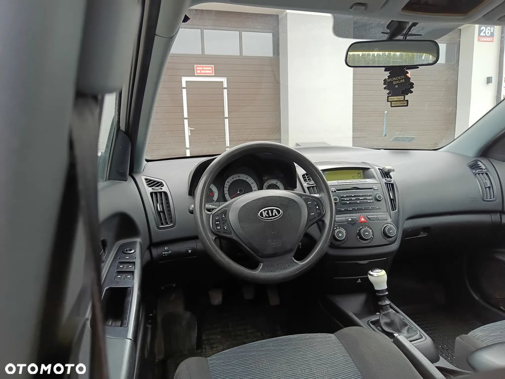 Kia Ceed 2.0 crdi Comfort + - 8