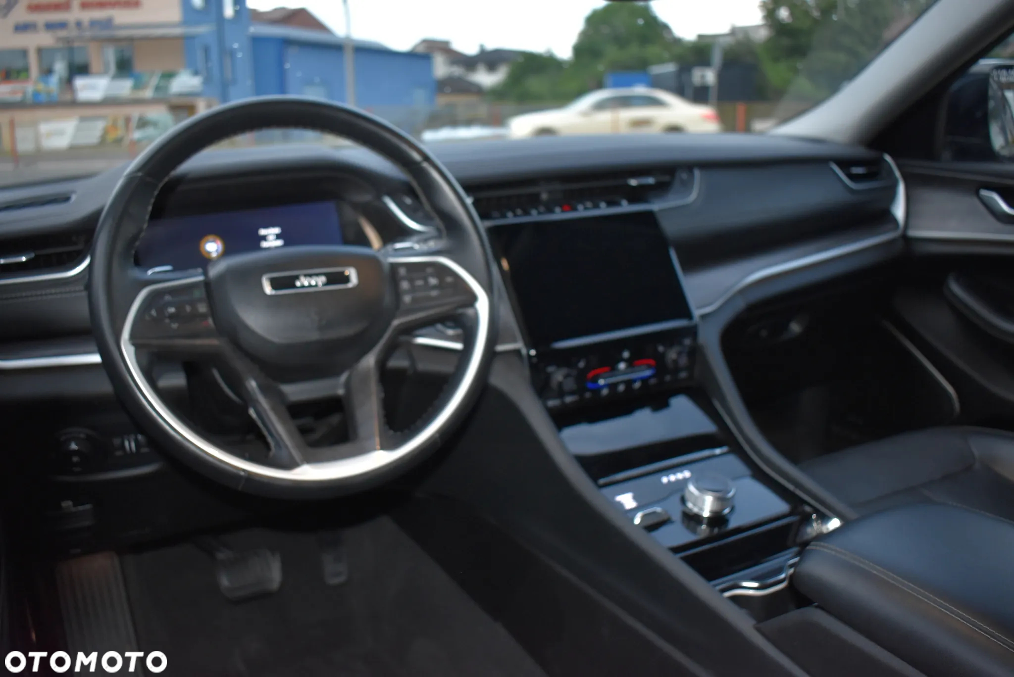 Jeep Grand Cherokee - 11