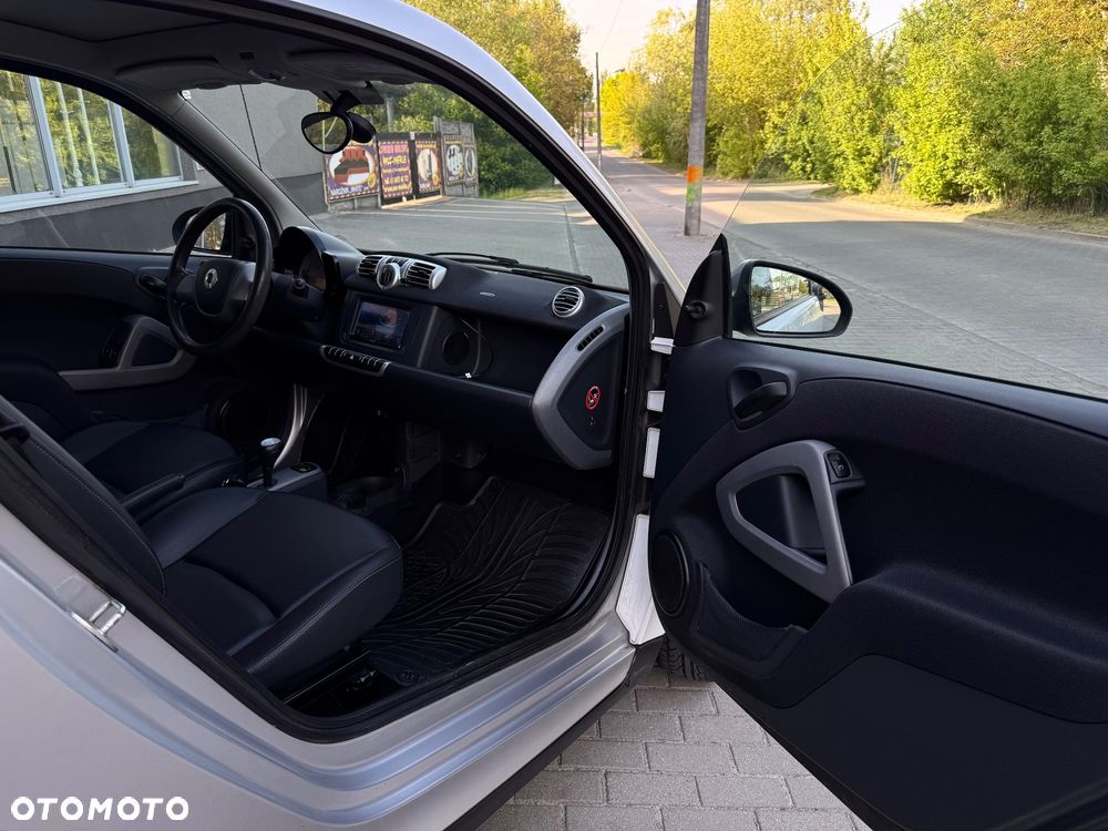 Smart Fortwo softouch black&white limited micro hybrid drive - 11