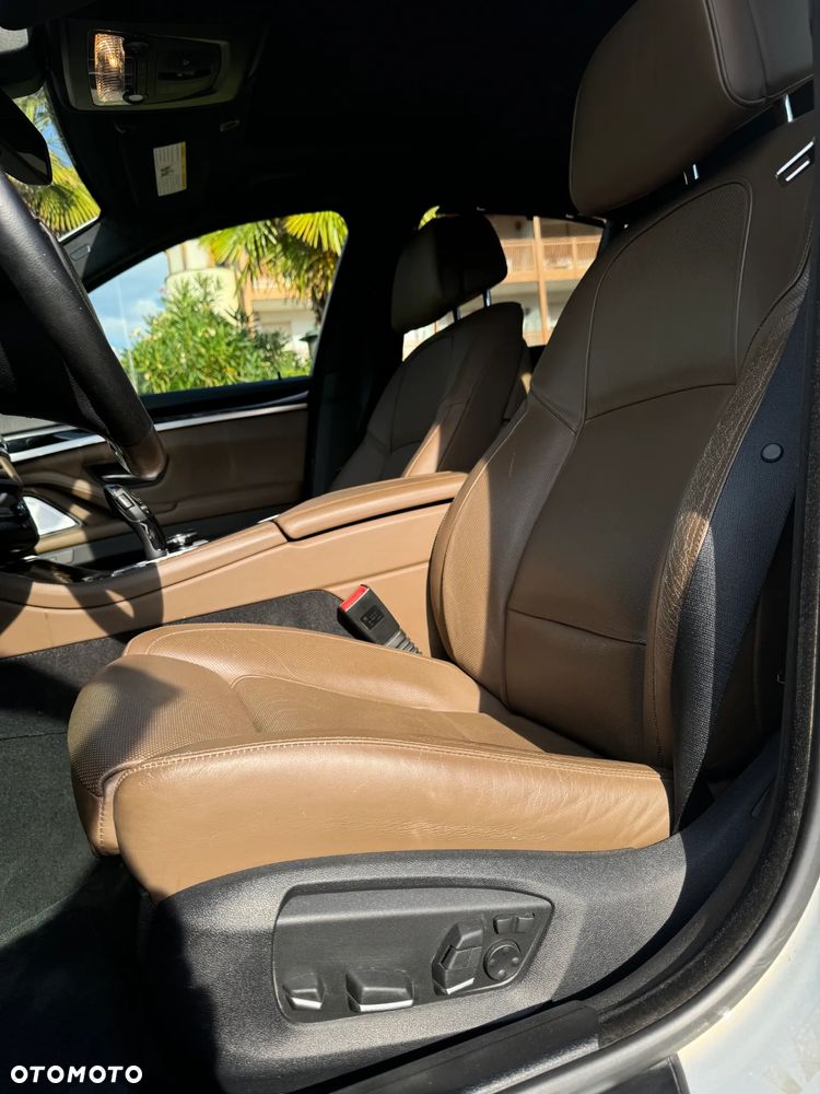 BMW Seria 5 535i xDrive - 13