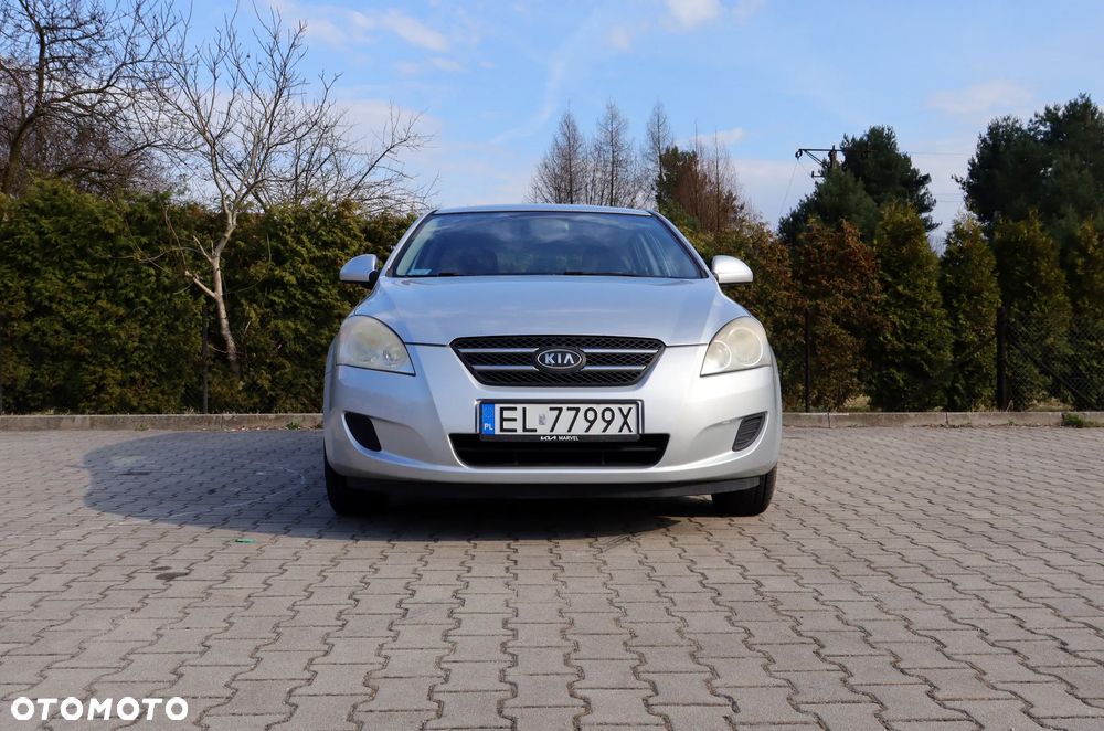 Kia Ceed - 9