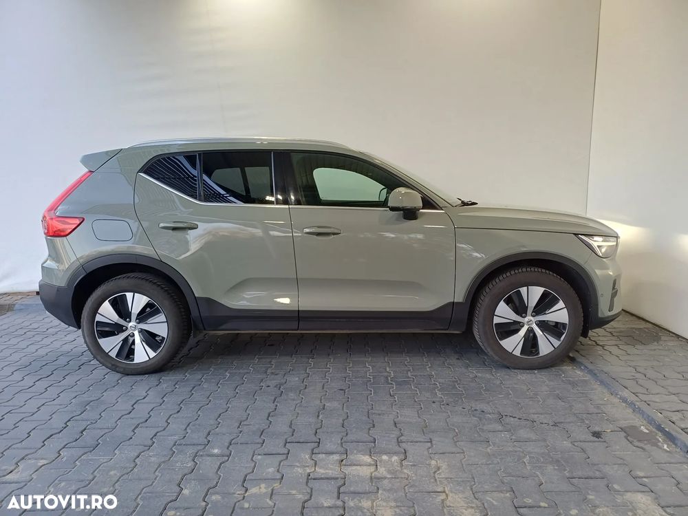 Volvo XC 40 B4 AT8 Mild Hybrid Momentum - 33