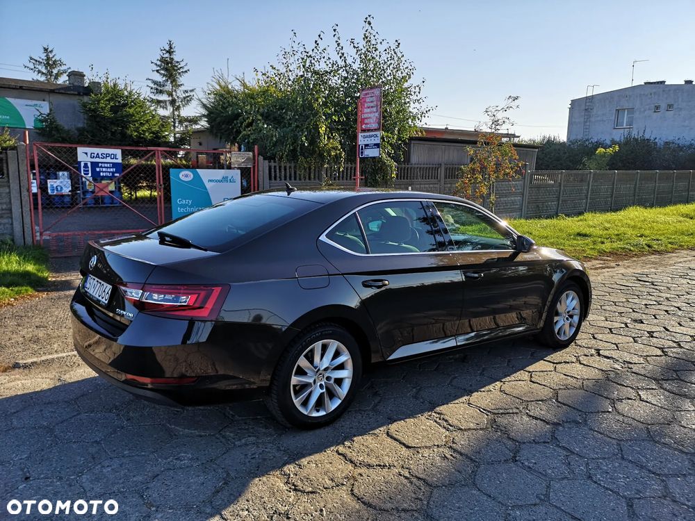 Skoda Superb 2.0 TDI DSG Premium Edition - 6