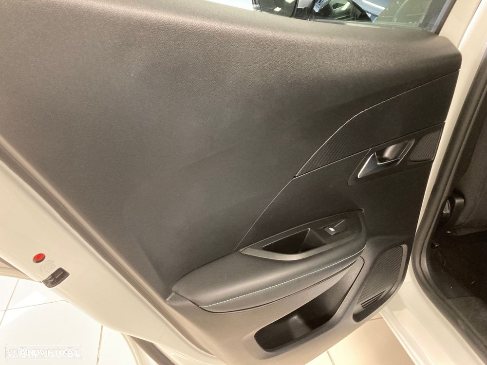 Peugeot 2008 1.2 PureTech Active Pack - 24