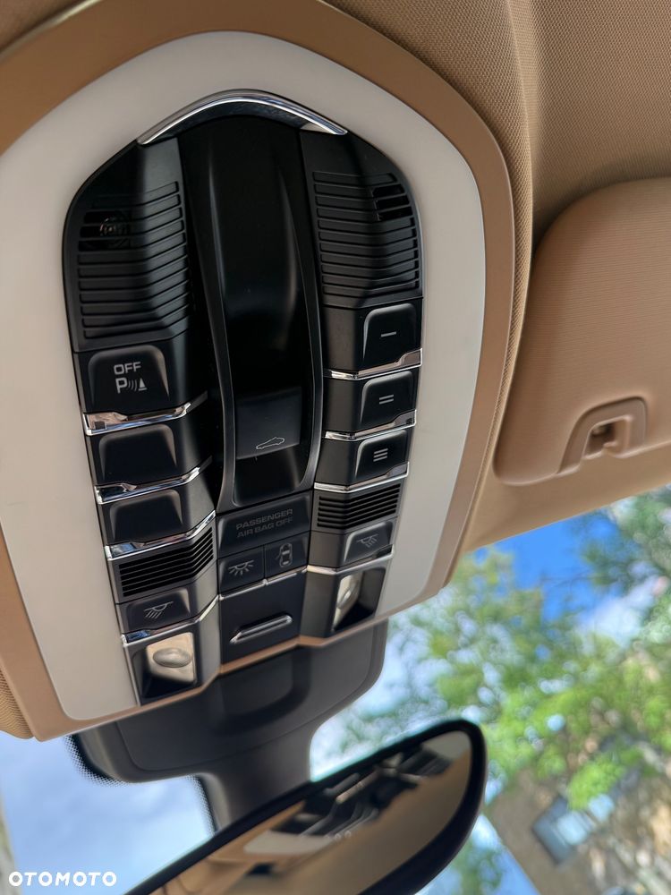Porsche Panamera 4S - 13