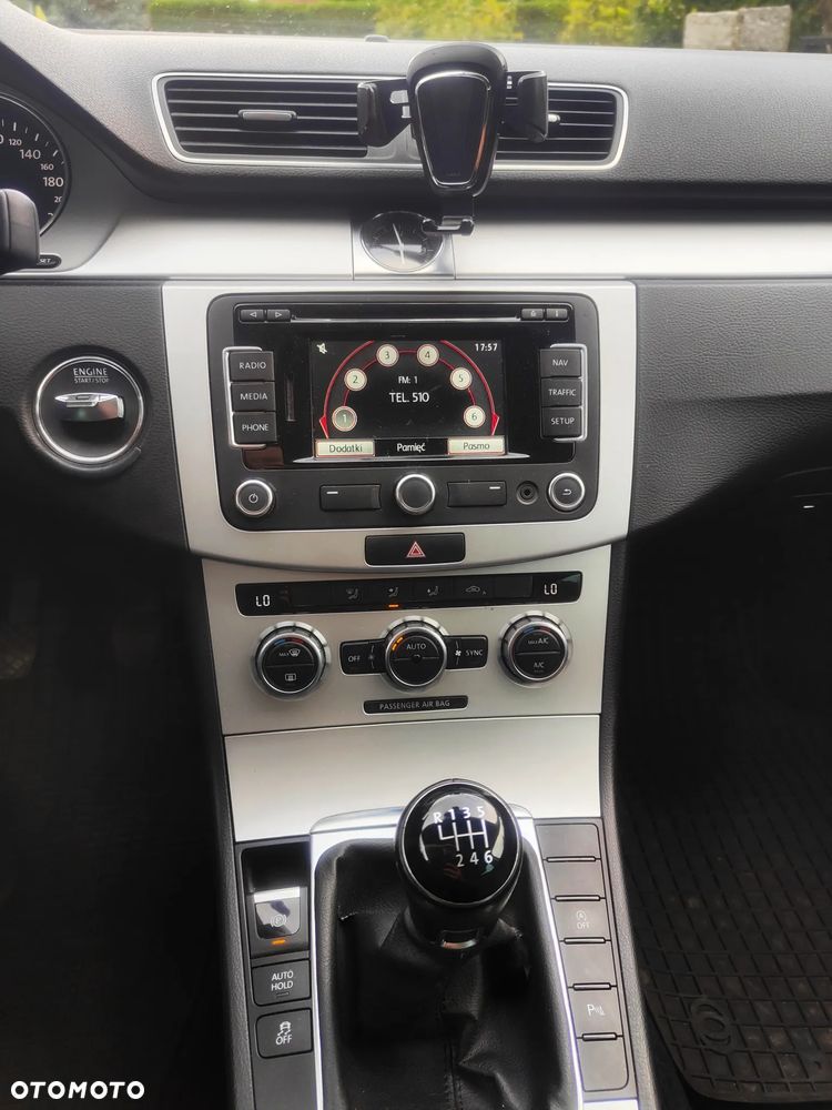 Volkswagen Passat 1.6 TDI Comfortline - 6