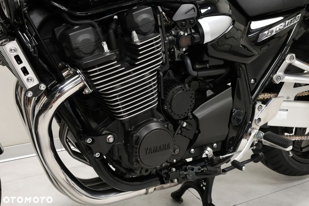 Yamaha XJR - 22