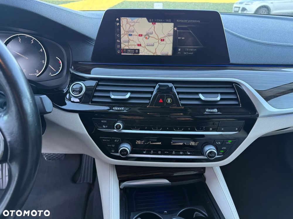 BMW Seria 5 520d xDrive Luxury Line sport - 26