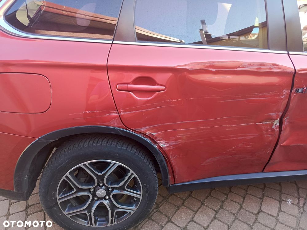 Mitsubishi Outlander Instyle NAVI + - 13