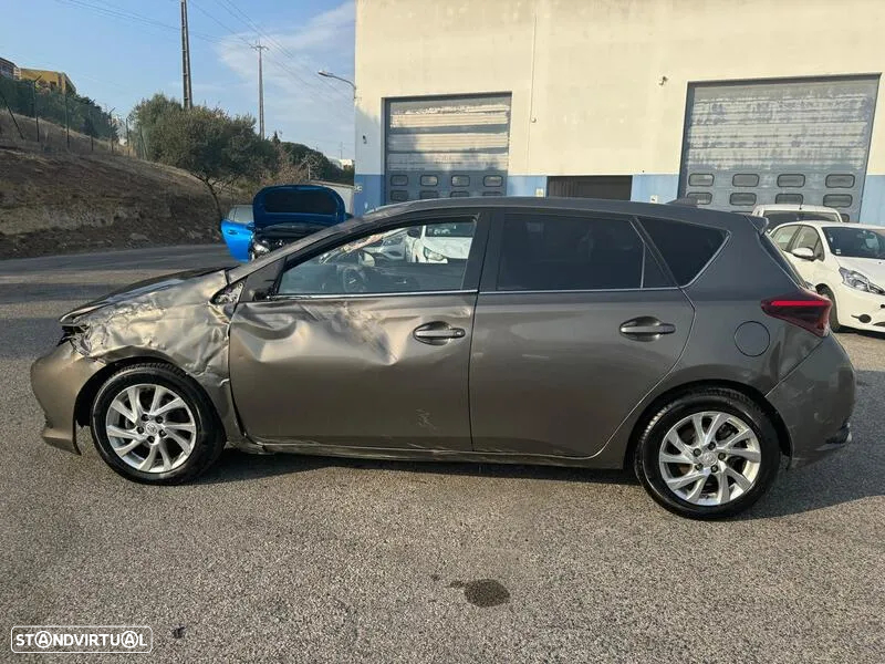 Toyota AURIS 1.4 D-4D de 2017 para peças - 3