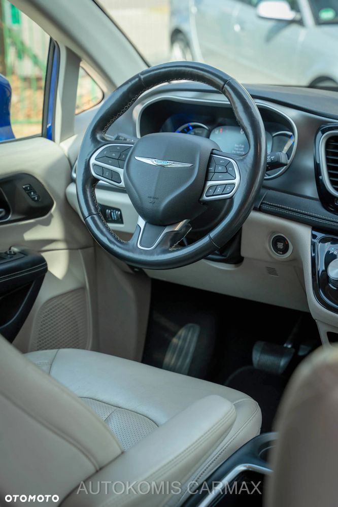 Chrysler Pacifica - 16