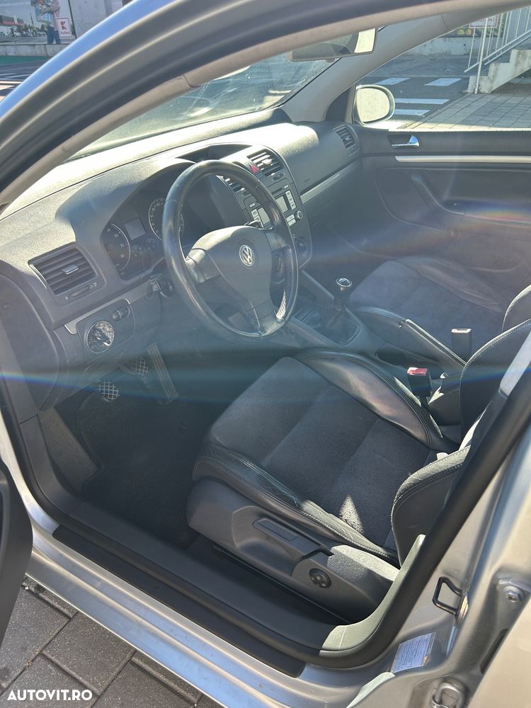 Volkswagen Golf 1.6 FSI Sportline - 16