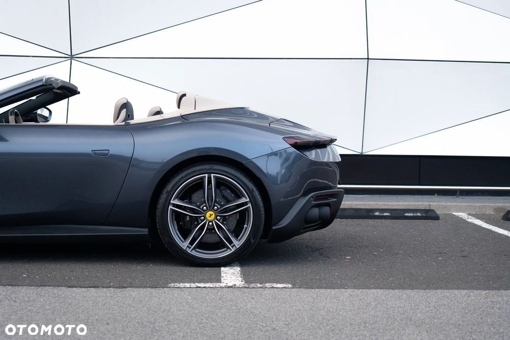 Ferrari Roma Spider 2025