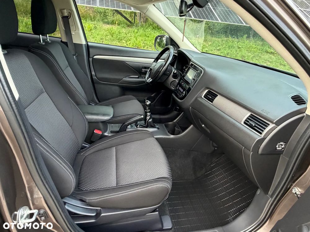 Mitsubishi Outlander 2.2 DI-D 4WD Invite - 18