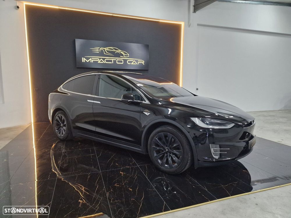 Tesla Model X 90D - 8