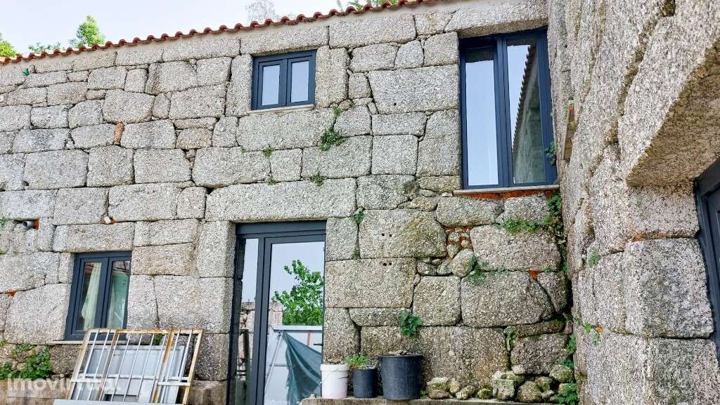 Moradia Ind. V4 p/ concluir c/ piscina - Pinheiro - Grande imagem: 3/33