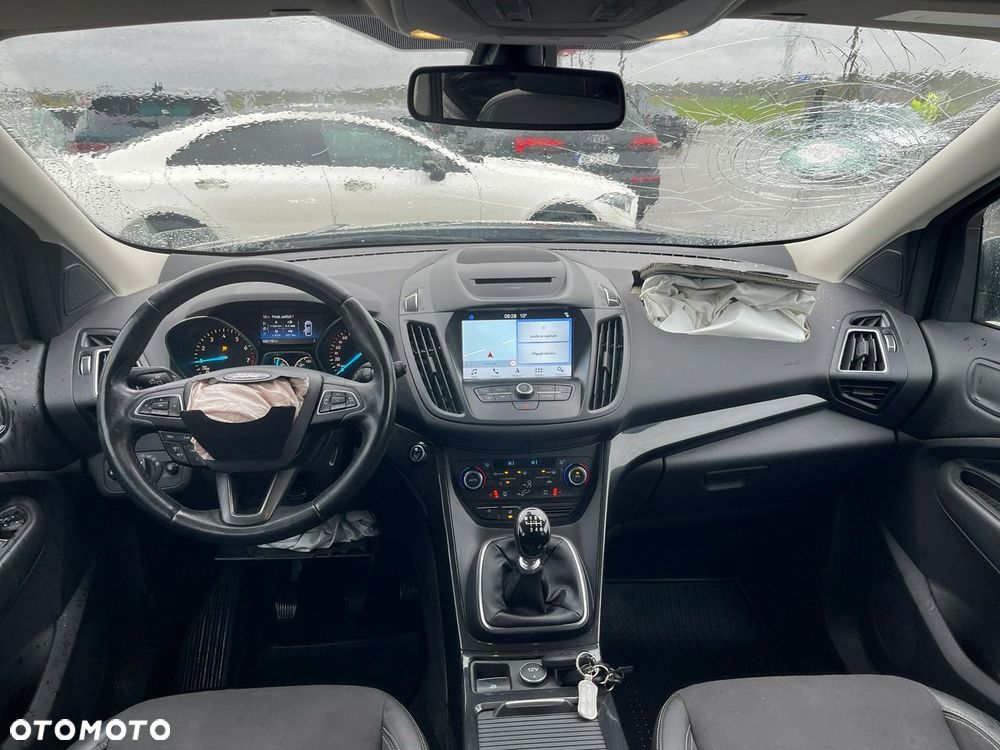 Ford Kuga 1.5 EcoBoost 2x4 Titanium - 10