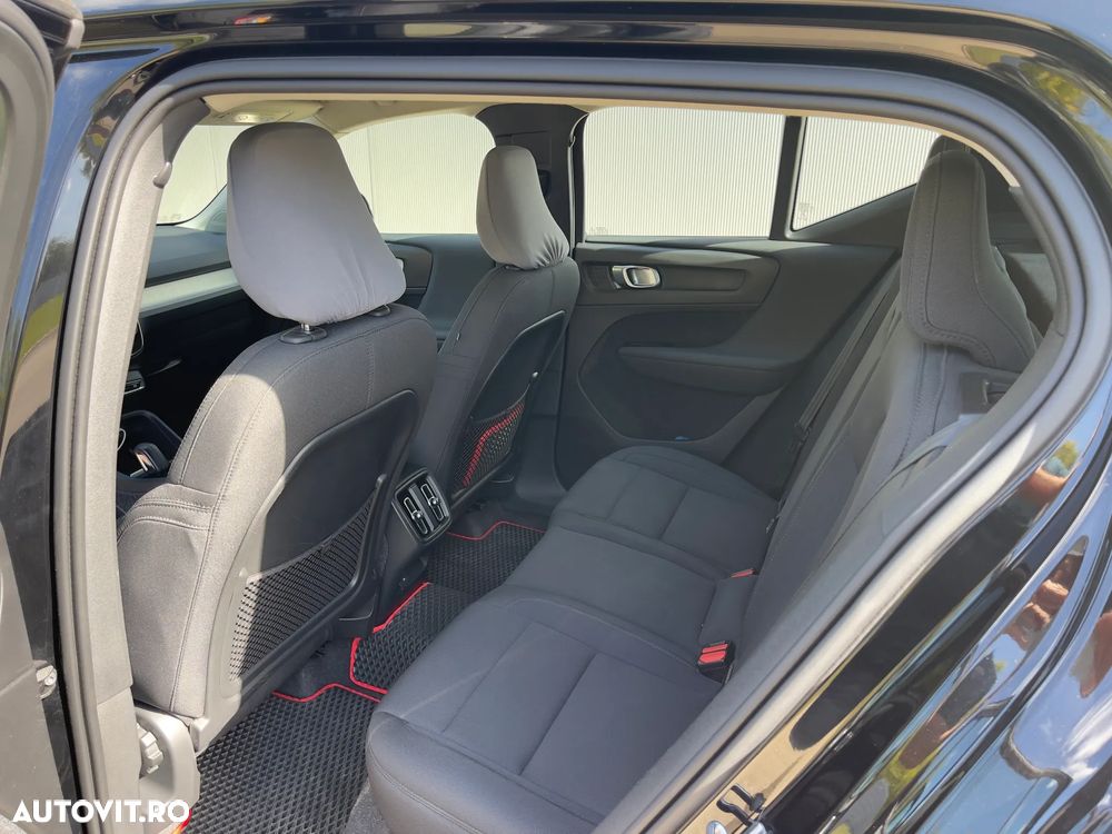 Volvo XC 40 B4 AT8 Mild Hybrid Momentum Pro - 18