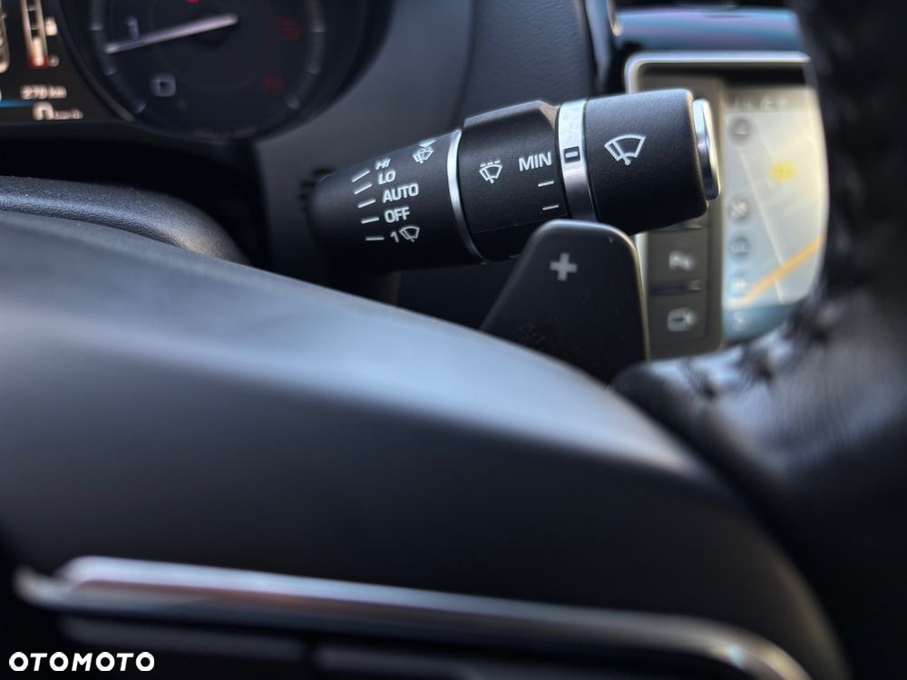 Jaguar XE 20d Portfolio - 27