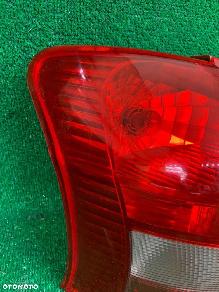Lampa tył tylna Toyota Yaris II WWA - 2
