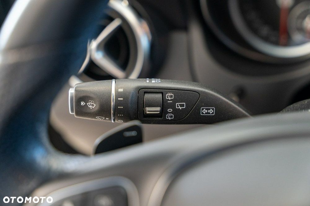 Mercedes-Benz GLA 200 7G-DCT - 14