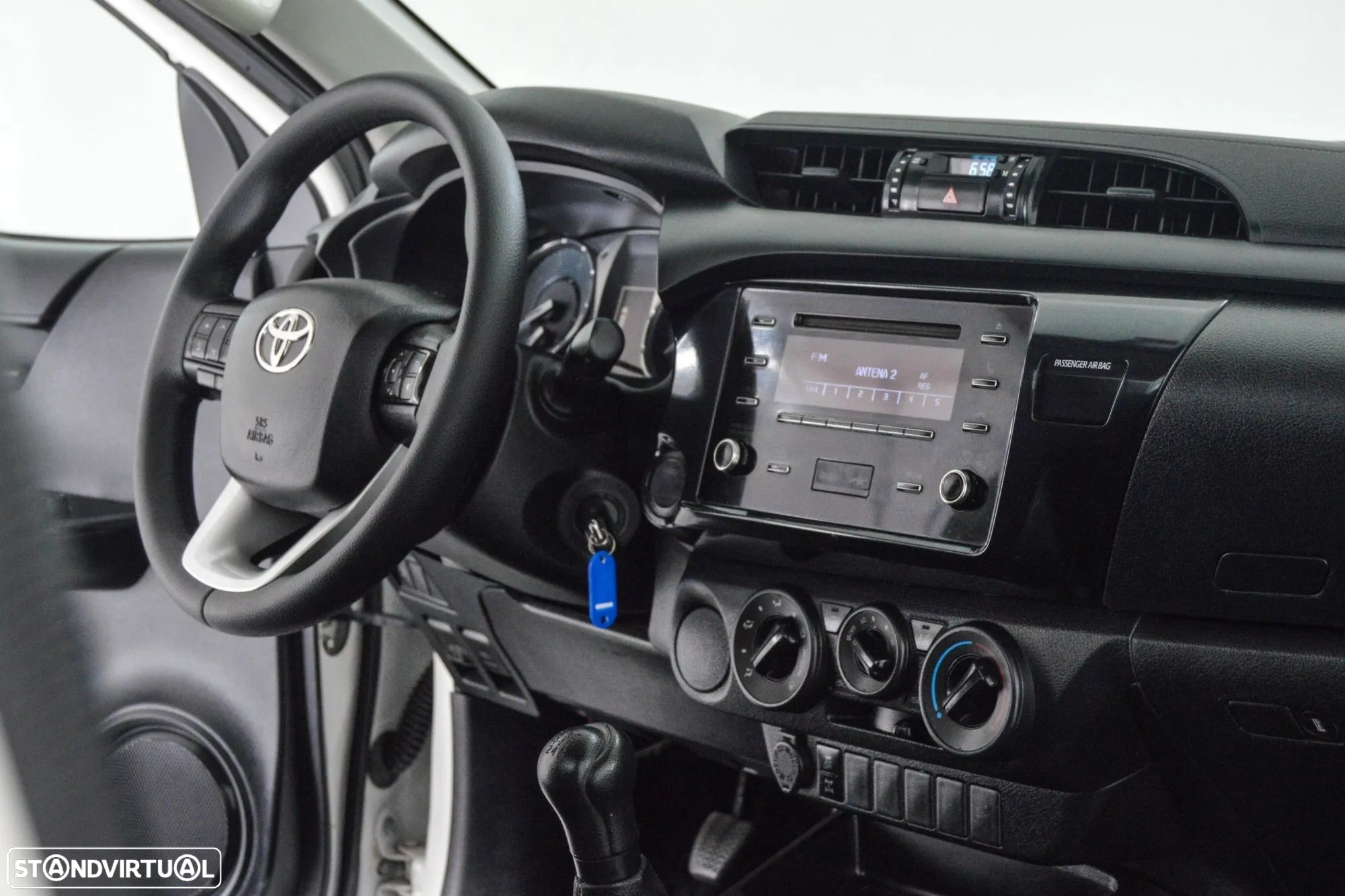 Toyota Hilux 2.4 D-4D 4X2 Cabine Simples 2L - 25