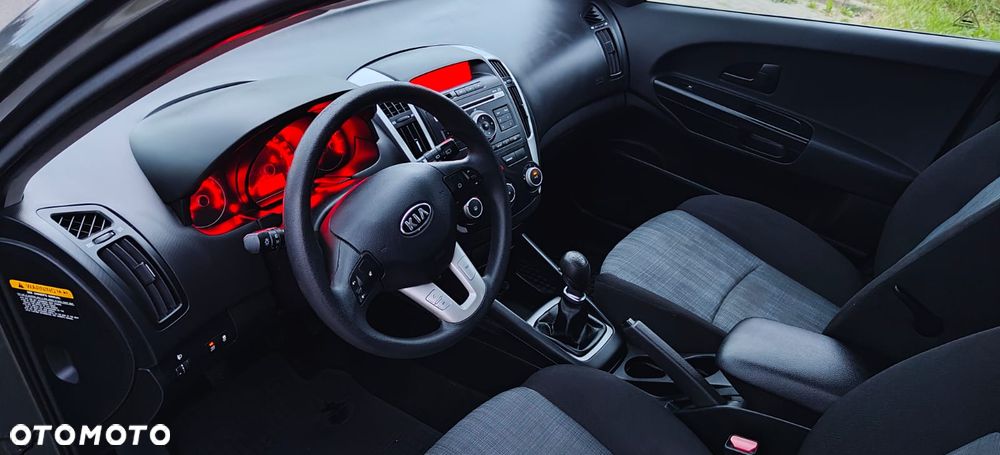 Kia Ceed - 14