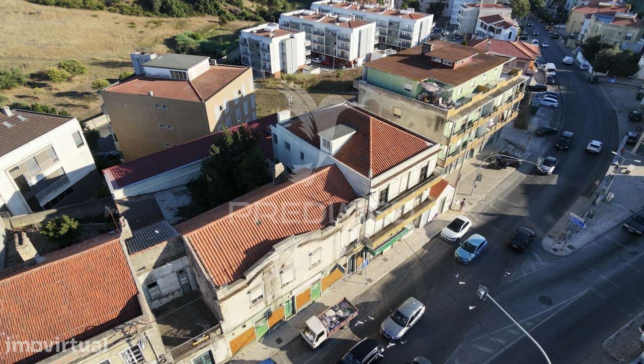 Prédio para Remodelação Total com Jardim Interno em Sesimbra - Grande imagem: 3/33