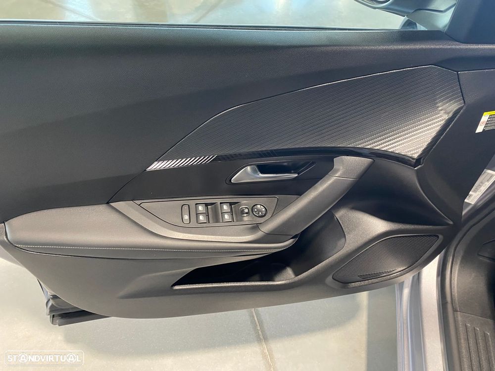 Peugeot 2008 1.2 PureTech Allure EAT8 - 10