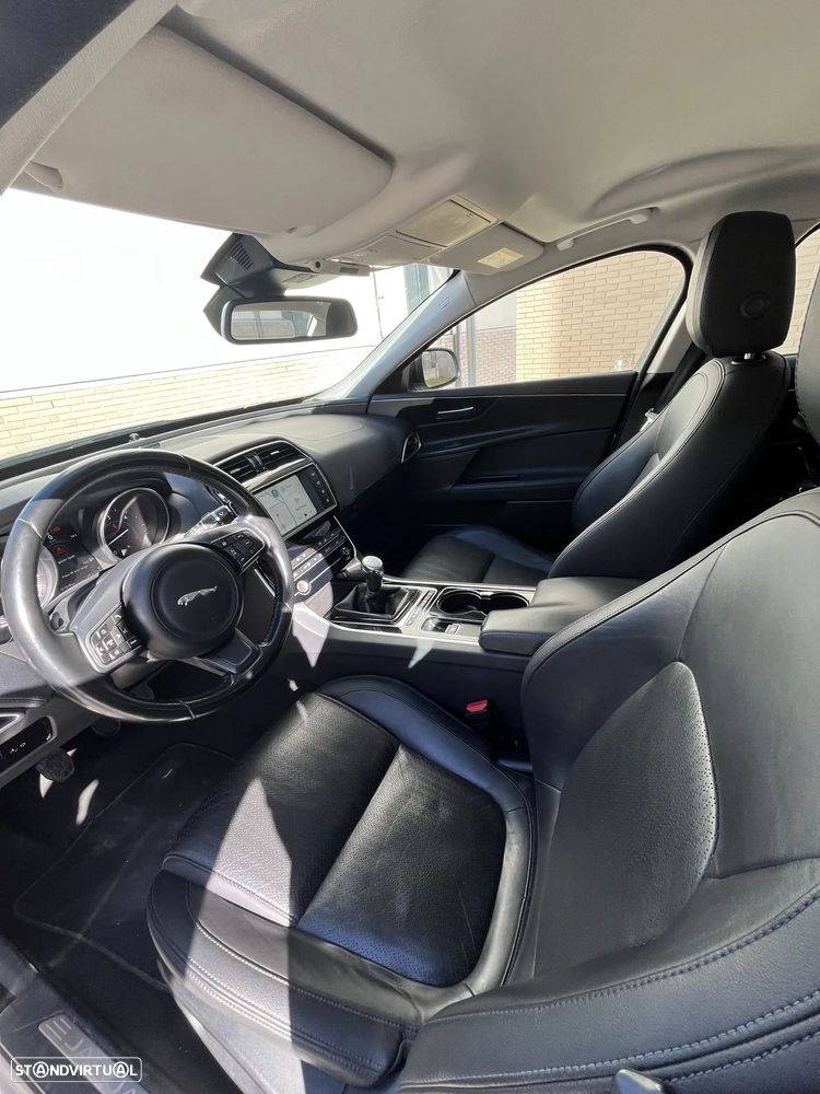 Jaguar XE 20d Portfolio - 10