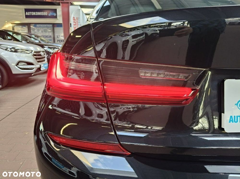 BMW Seria 3 320i M Sport - 16