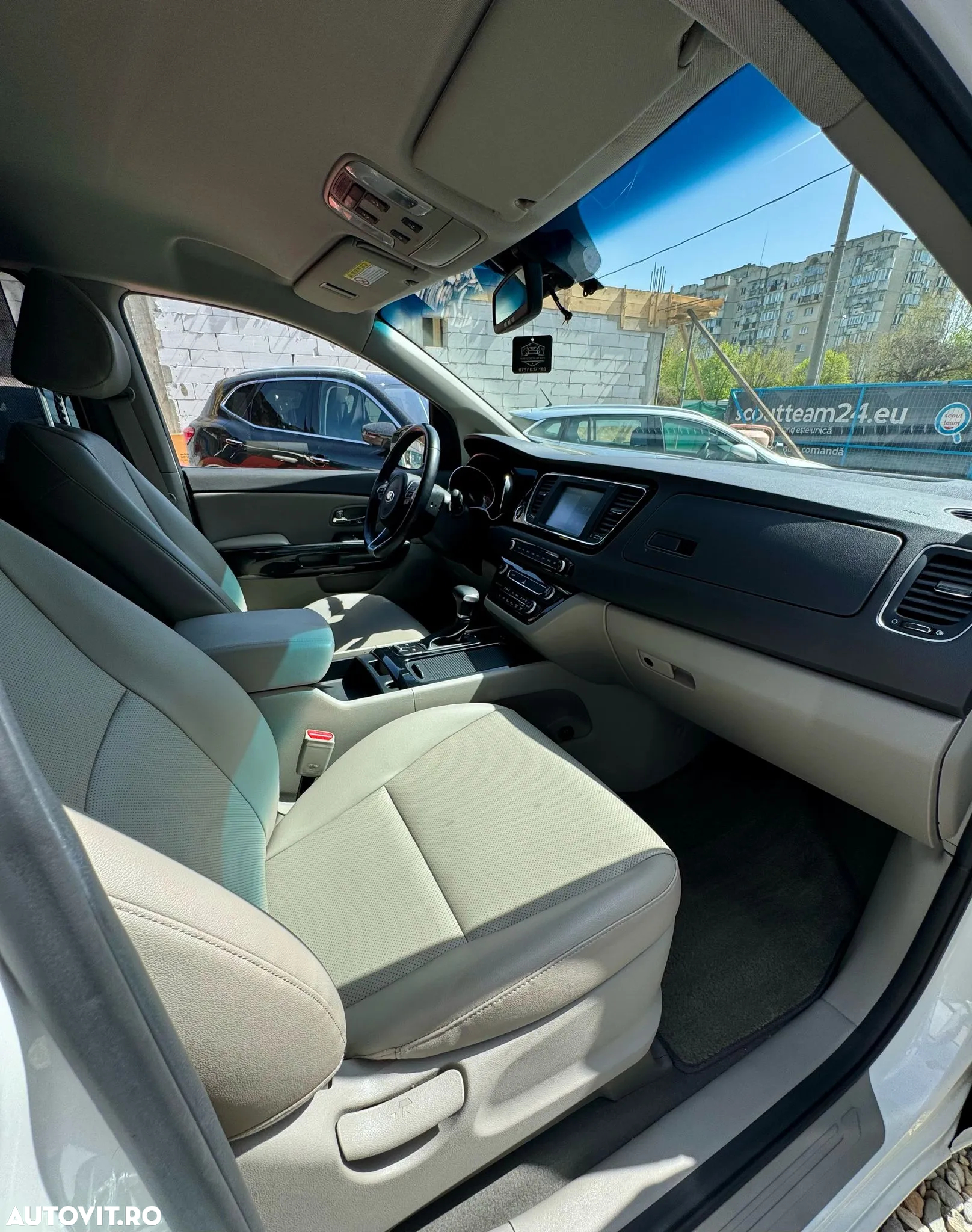 Kia Carnival - 10