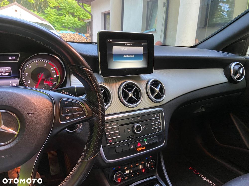 Mercedes-Benz CLA - 12