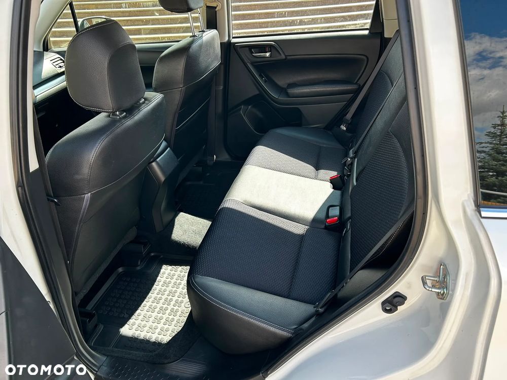Subaru Forester 2.0XT Platinum Lineartronic - 32