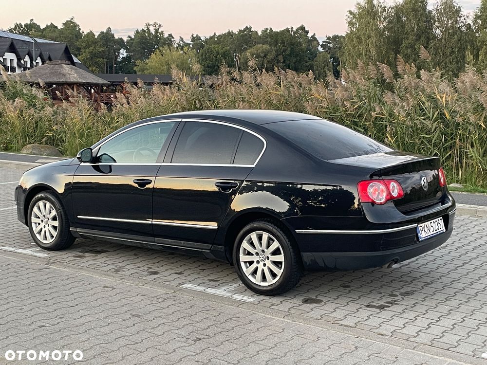Volkswagen Passat 1.6 TDI Comfortline - 4