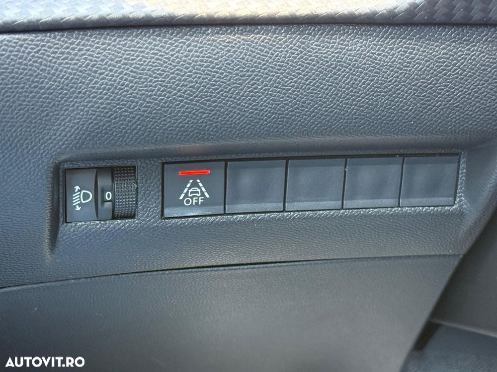 Peugeot 208 - 20