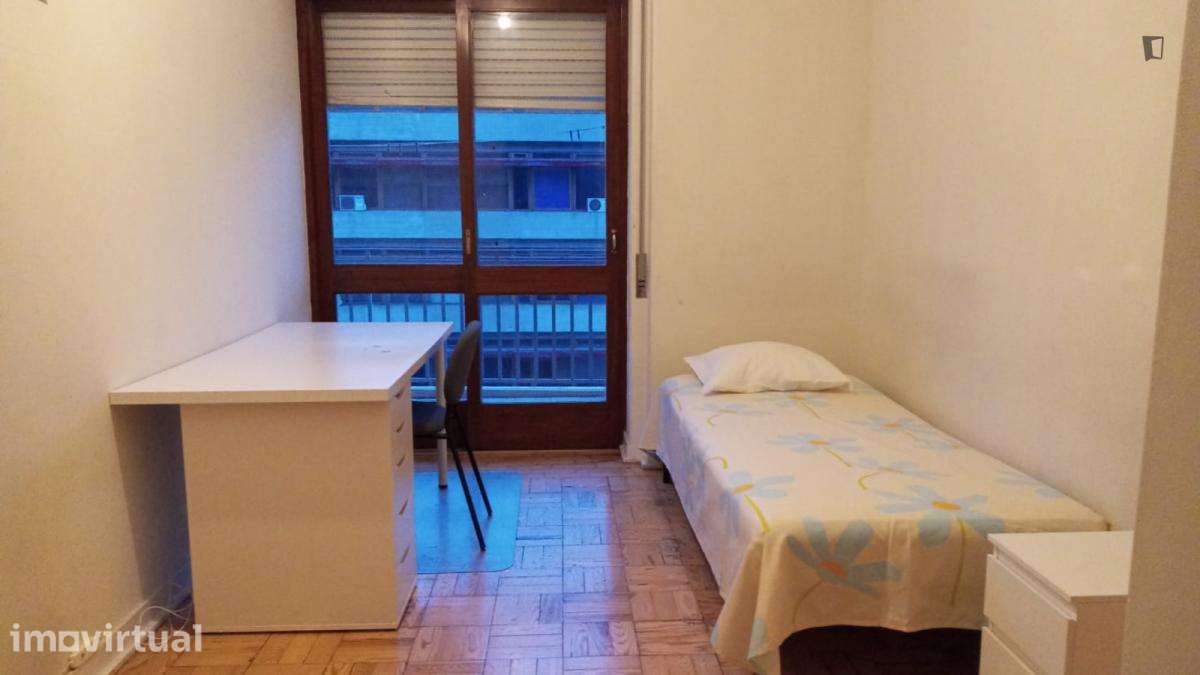 Quarto - localizado em Baixa Coimbra - Grande imagem: 3/11