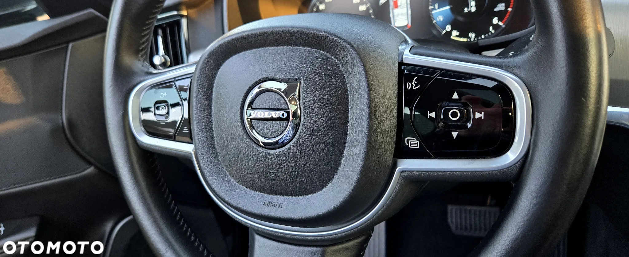 Volvo V90 D4 Geartronic Momentum Pro - 26