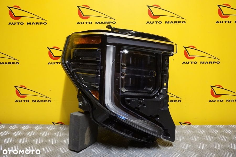 GMC SIERRA 1500 2022 - REFLEKTOR LAMPA CZARNA FULL LED PRAWA CIEMNA USA - 2