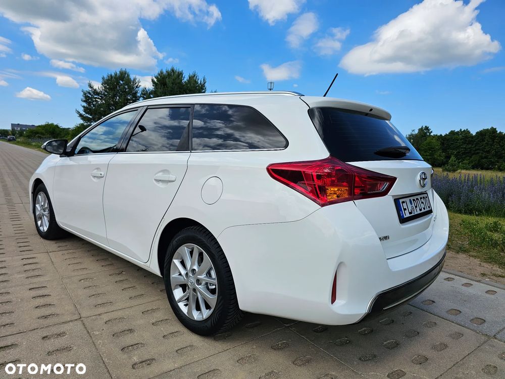 Toyota Auris 1.6 Executive - 12