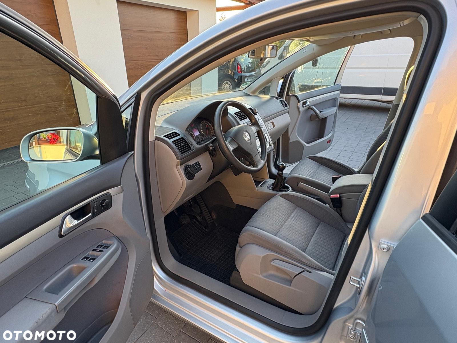 Volkswagen Touran 1.6 - 17