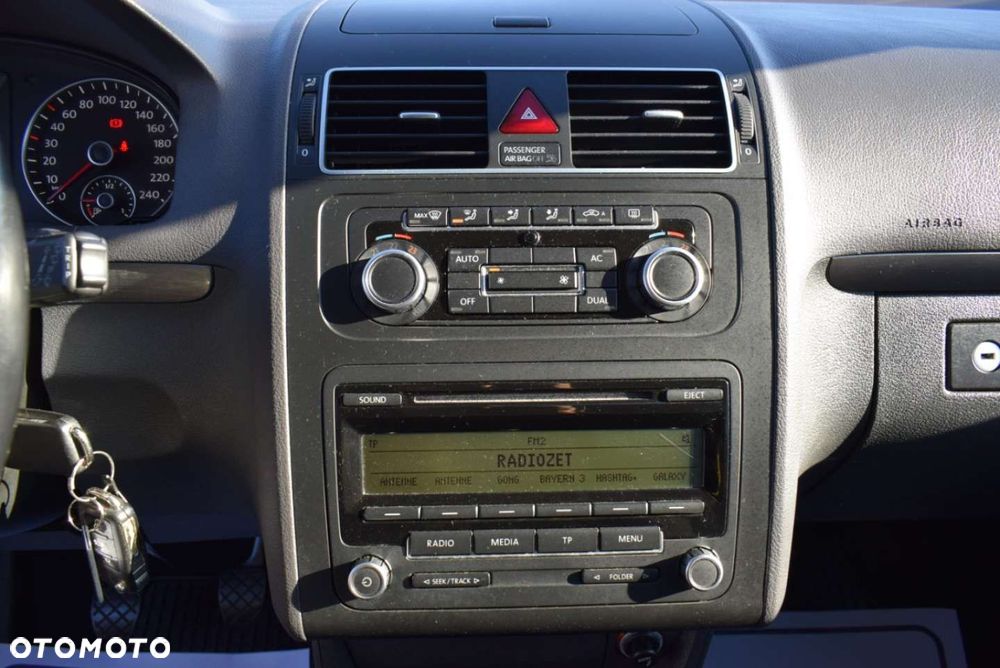 Volkswagen Touran - 28