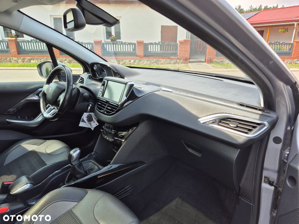 Peugeot 2008 1.2 Pure Tech Allure S&S - 29
